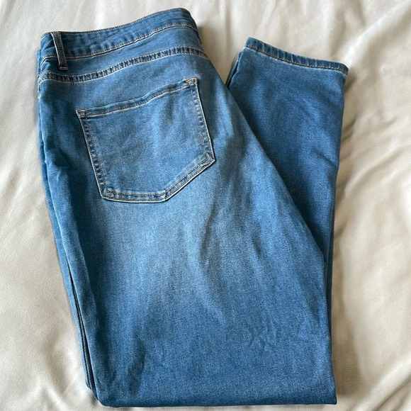 Denim&Co Pants - 💰Denim & Co medium wash straight leg high rise jeans size 12